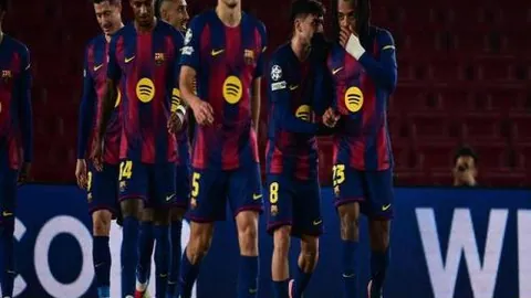 霍姆格伦内线强力反击，抢断后高效扣篮得分