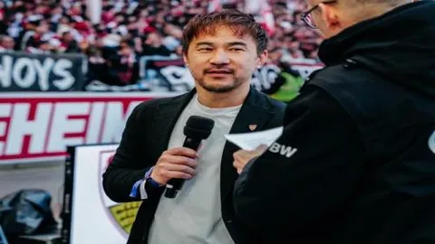 “费城76人客场挑战，能否翱翔太阳之上？”